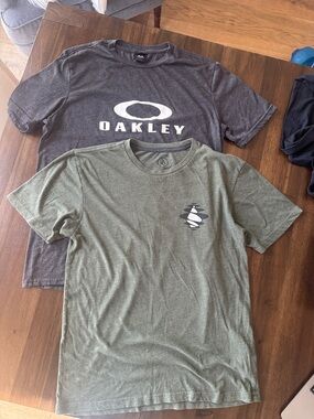 Oakley Men's Short Sleeve Tee Pair in Olive Green and Charcoal